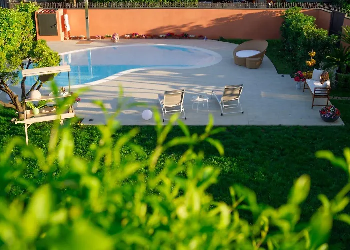 Le Monachelle Luxury Bed and Breakfast Έμπολι
